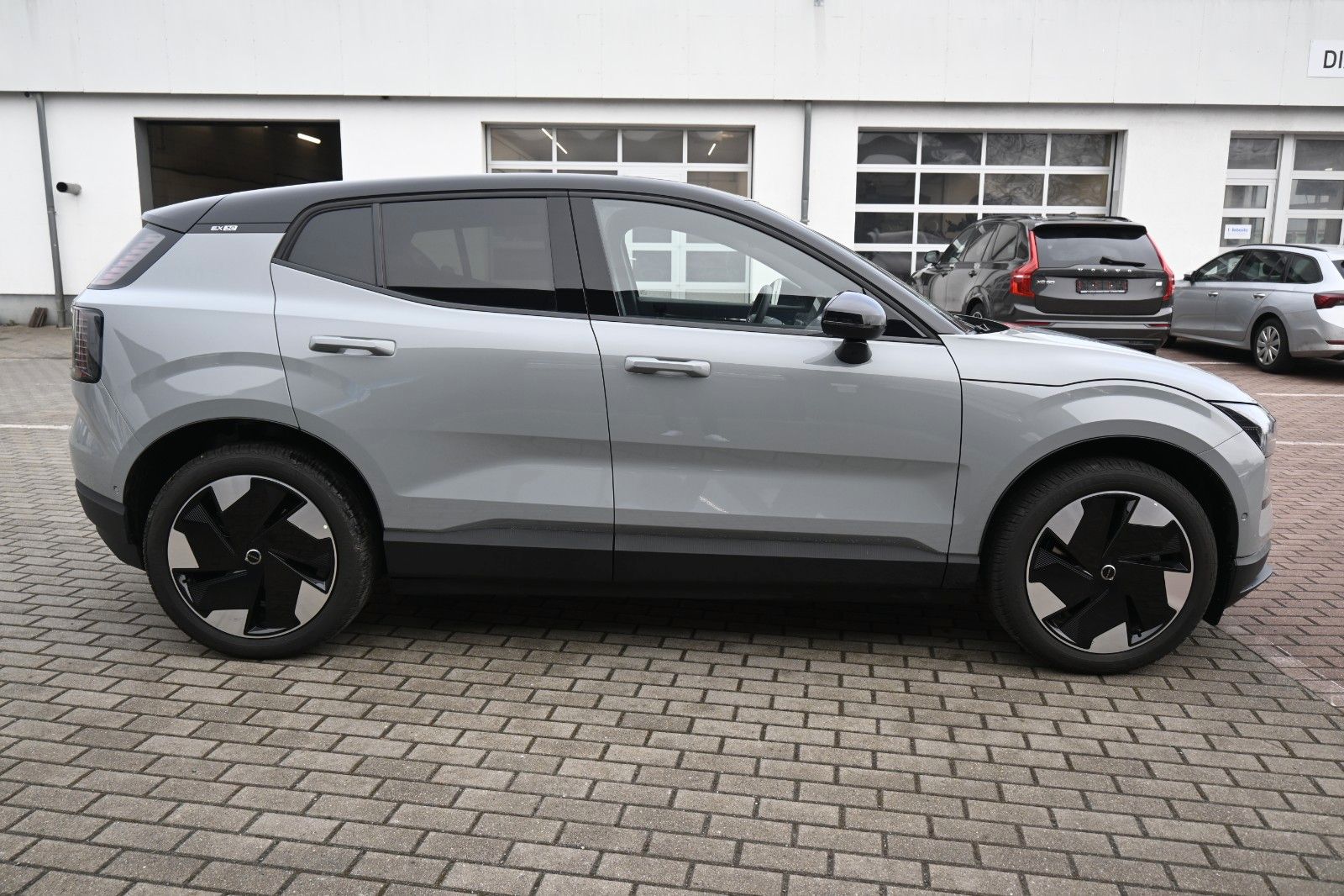 Fahrzeugabbildung Volvo EX30 Single Motor Extended Range Ultra*ACC*PANO