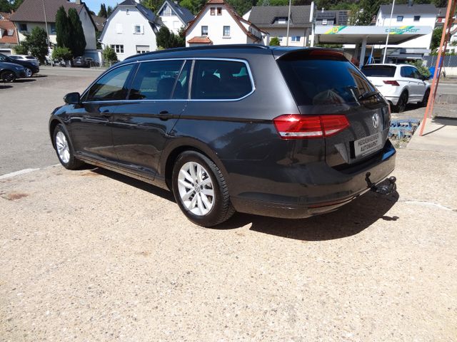 Fahrzeugabbildung Volkswagen Passat Variant Comfort/1.Hd/SitzH/AHK/59TKM/150P