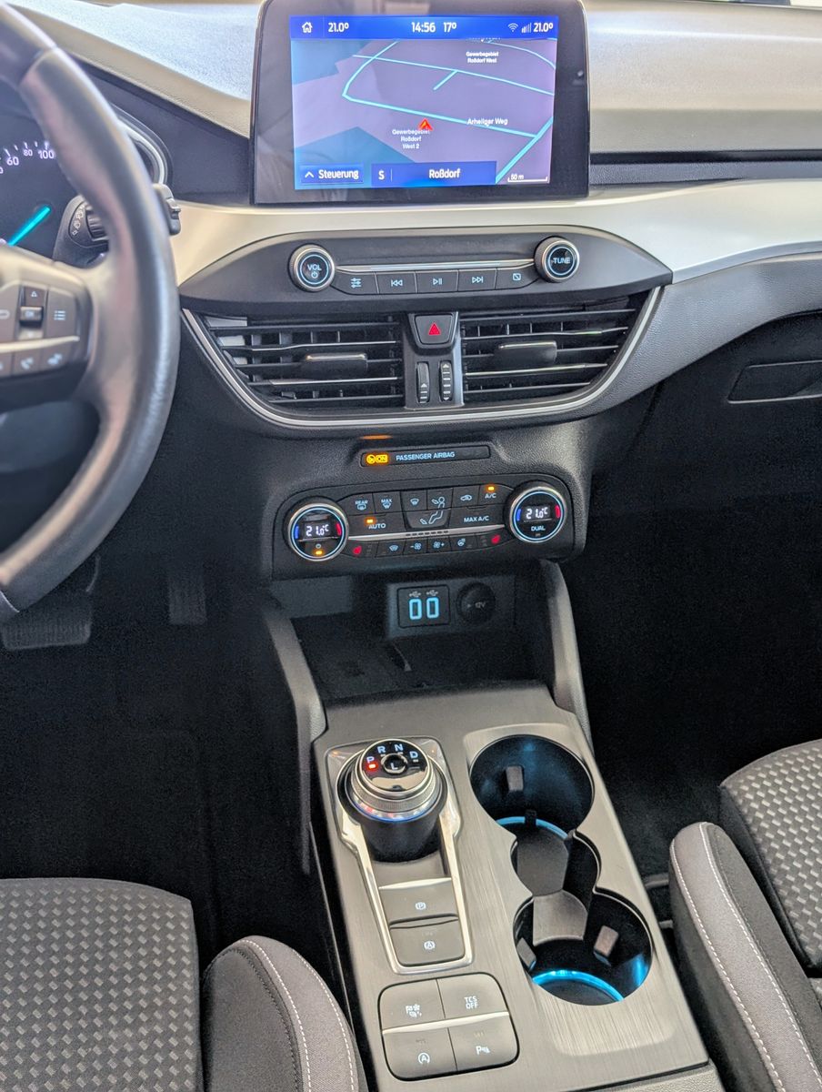 Fahrzeugabbildung Ford Focus Cool & Connect TEMP KAM LED SHZ CARPLAY