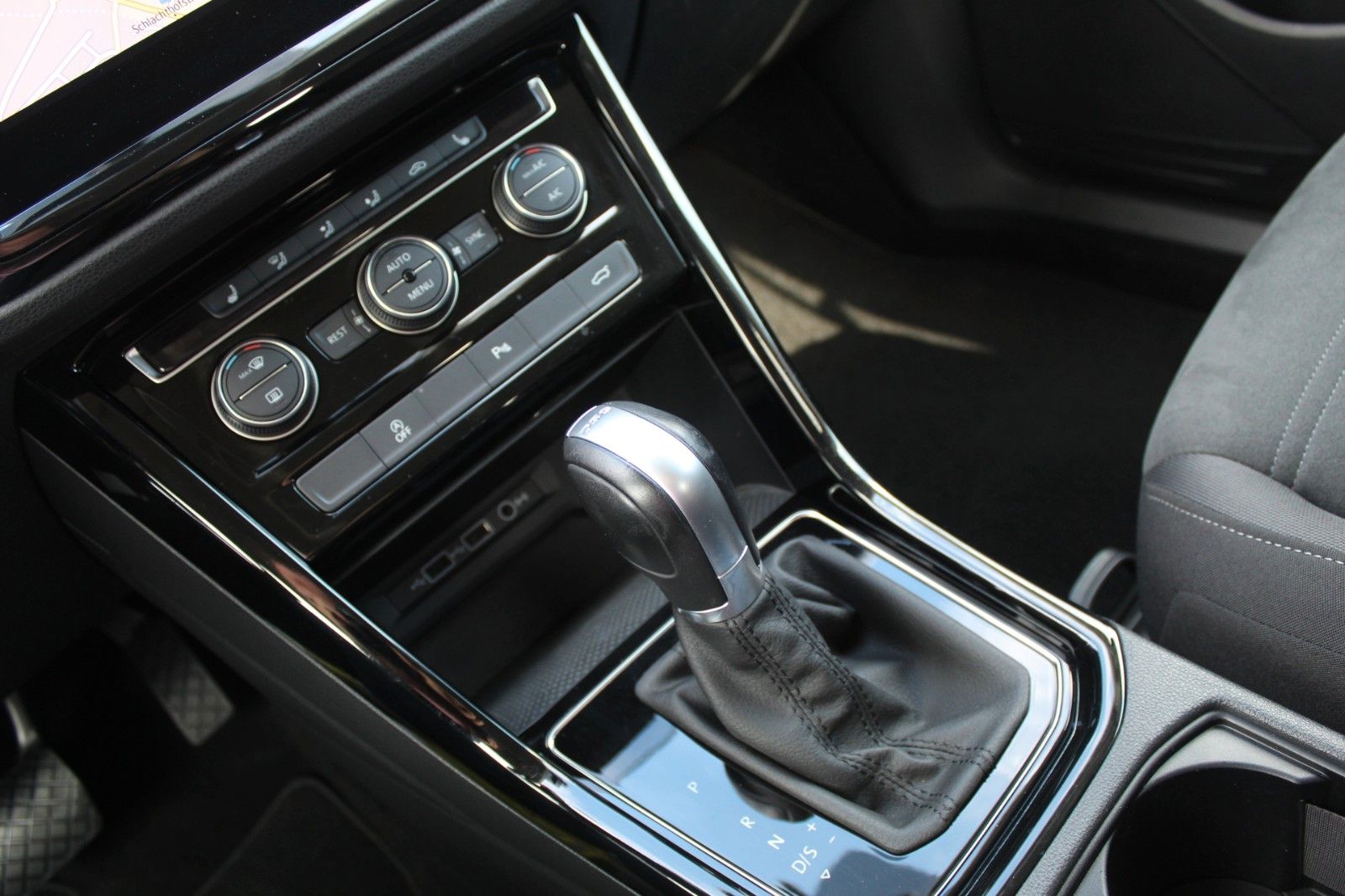 Fahrzeugabbildung Volkswagen Touran Highline  Automatik*Navi*Sitzh.*AHK