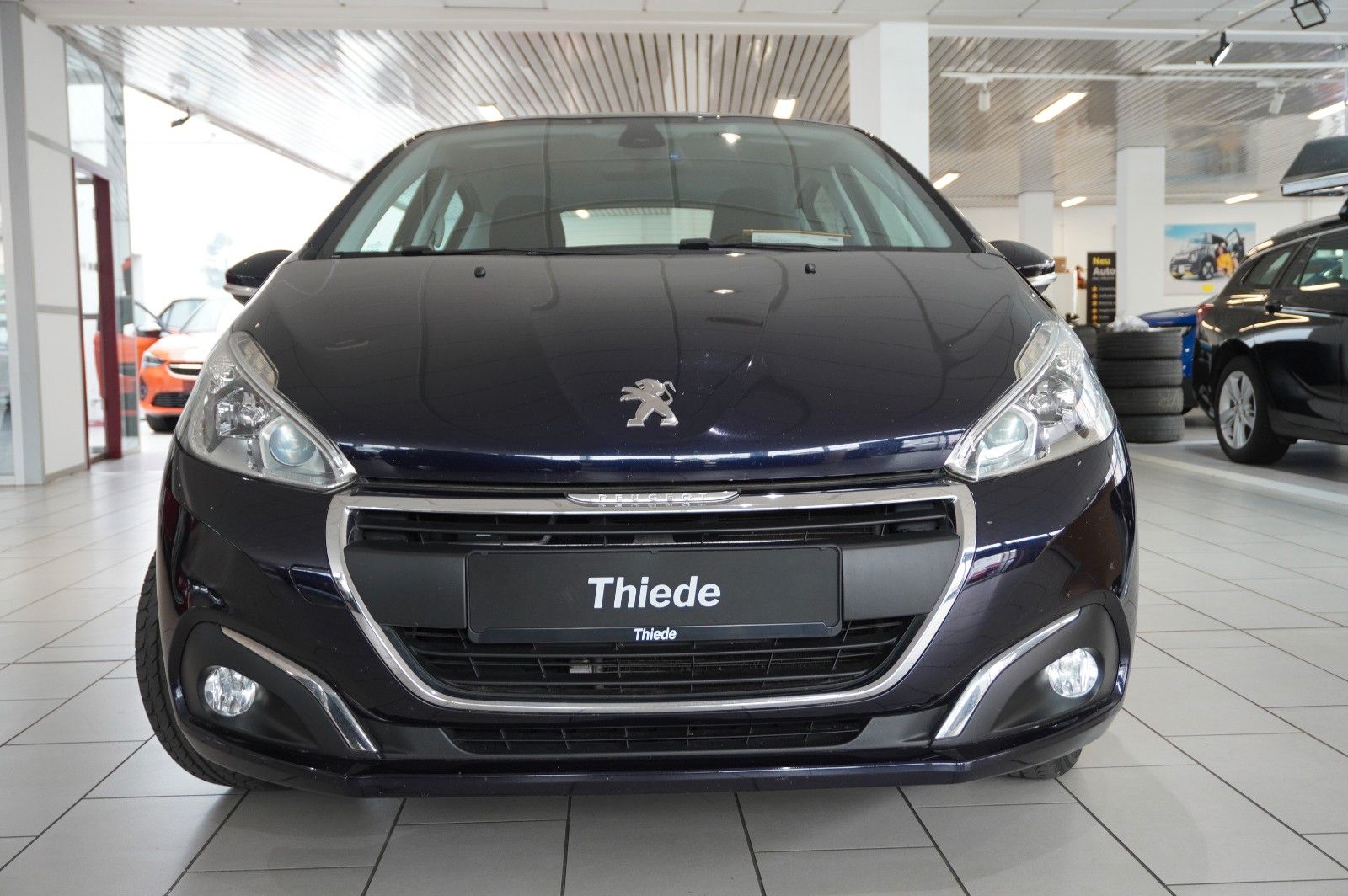 Fahrzeugabbildung Peugeot 208 LIM. 1.2 ACTIVE NAVI/LED/KLIMA/SHZ/PDC/TEMP