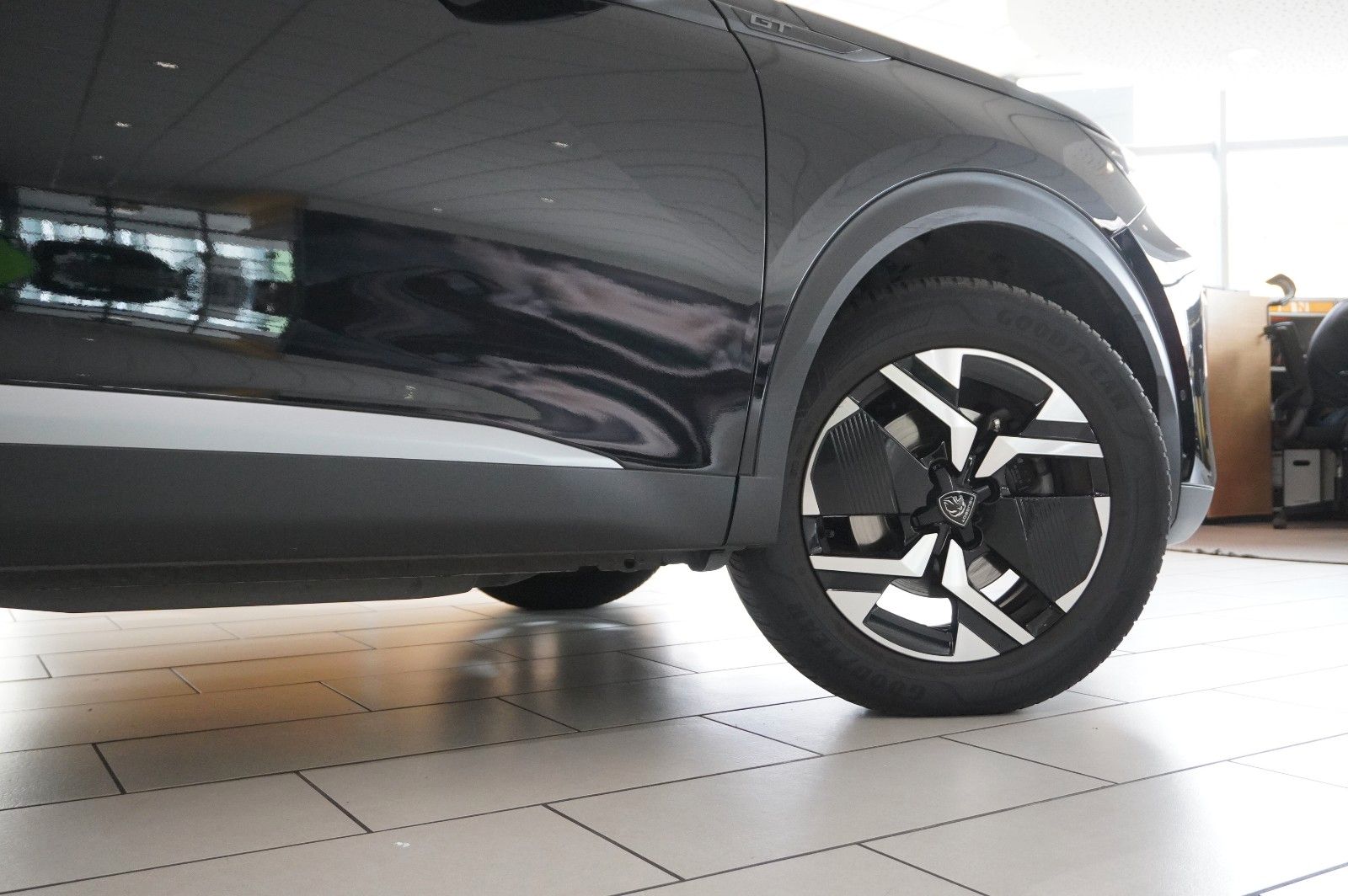 Fahrzeugabbildung Peugeot 2008 1.2 HYBRID GT E-DSC NAVI/LED/KAMERA/SPORT