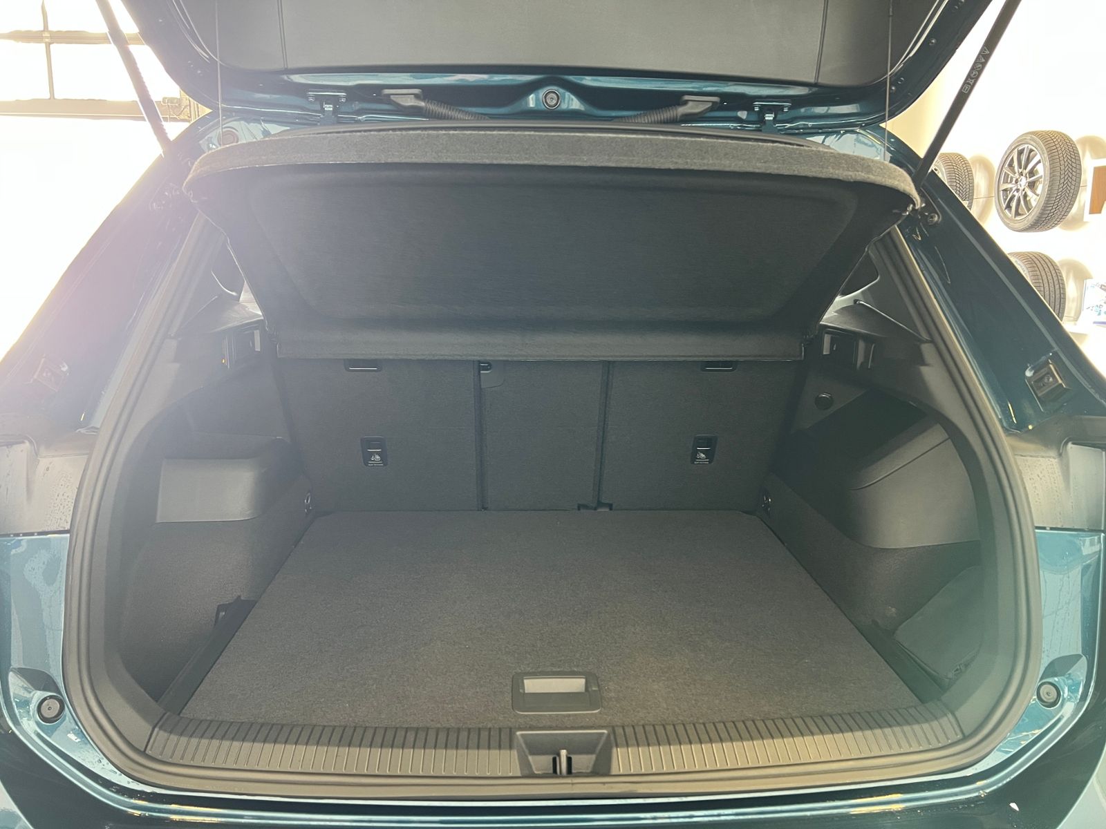Fahrzeugabbildung Volkswagen Tiguan R-Line 2.0 TDI DSG 4MOTION *AHK, IQ.Light