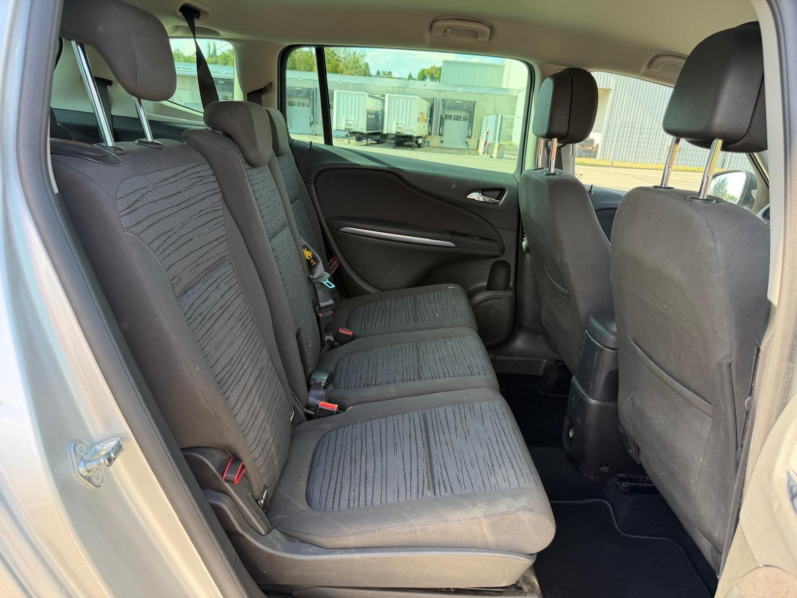 Opel Zafira 2015 — photo 12