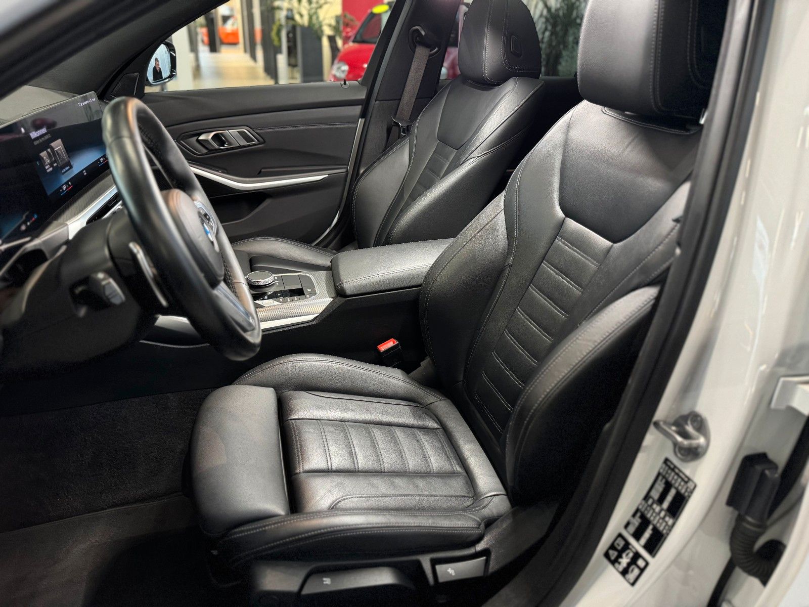 Fahrzeugabbildung BMW 320 d Touring xDrive MSport "Leder PANO Innov.P"