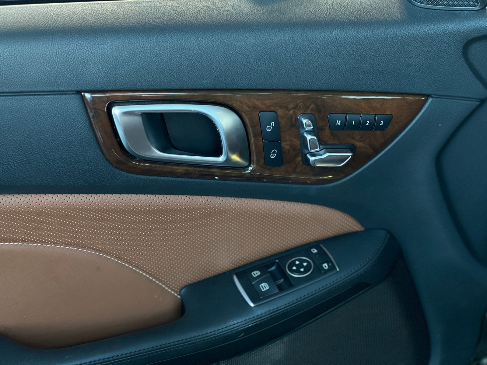 Fahrzeugabbildung Mercedes-Benz SLC 200 LED LEDER NAV SHZ PDC 18"