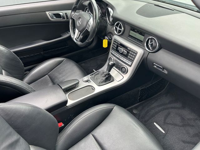 Fahrzeugabbildung Mercedes-Benz SLK 200 Autom.+Leder+Navi+SHZ+Aircraft+Panorama