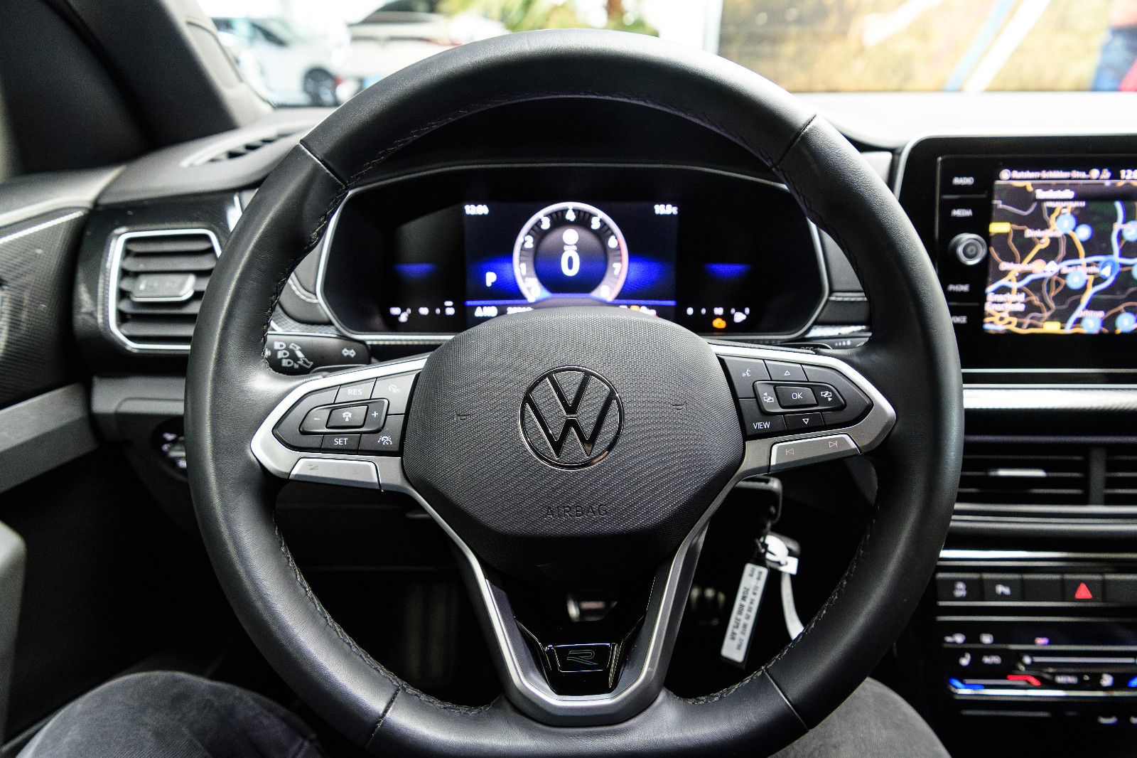 Fahrzeugabbildung Volkswagen T-Cross R-Line 1.5 TSI DSG IQ-LED+AHK+KAMERA+ACC
