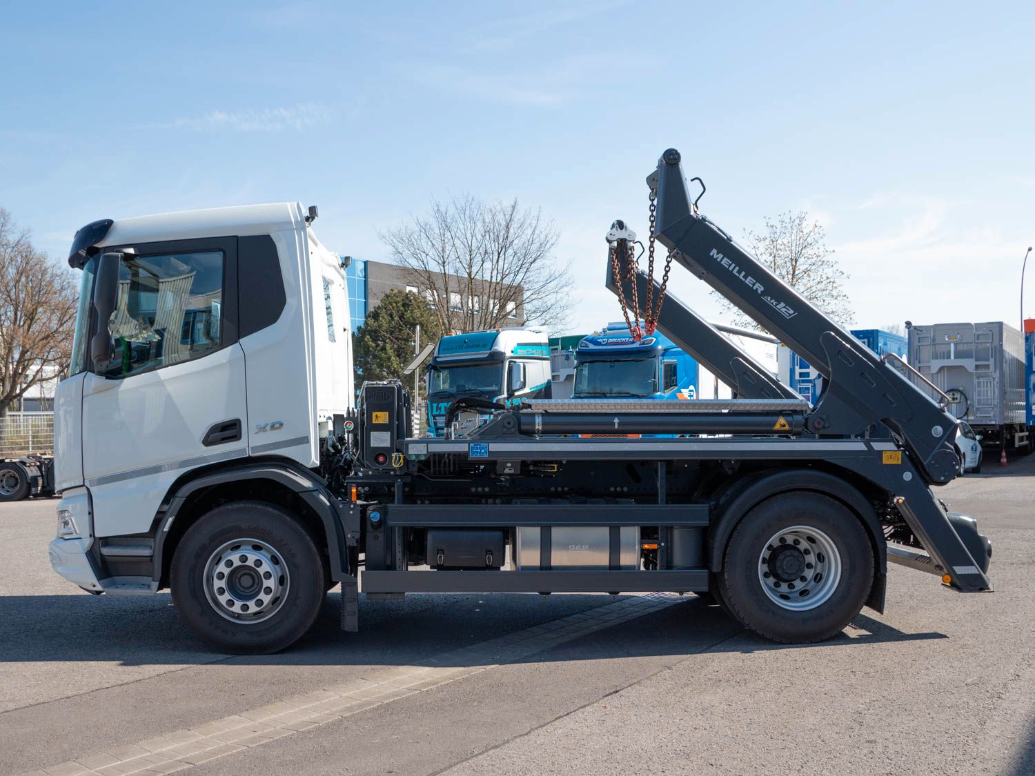 Fahrzeugabbildung DAF XD 410 FA Meiller Absetzkipper