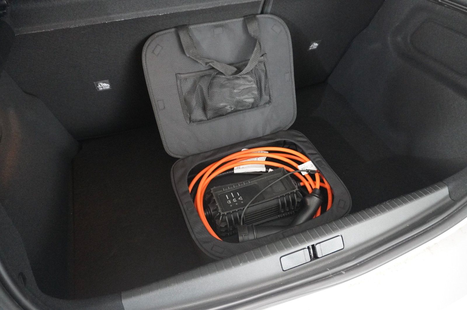 Fahrzeugabbildung Opel Corsa-e F EDITION 7KW NAVI/VIRT/SHZ/DAB/WÄRMEP.