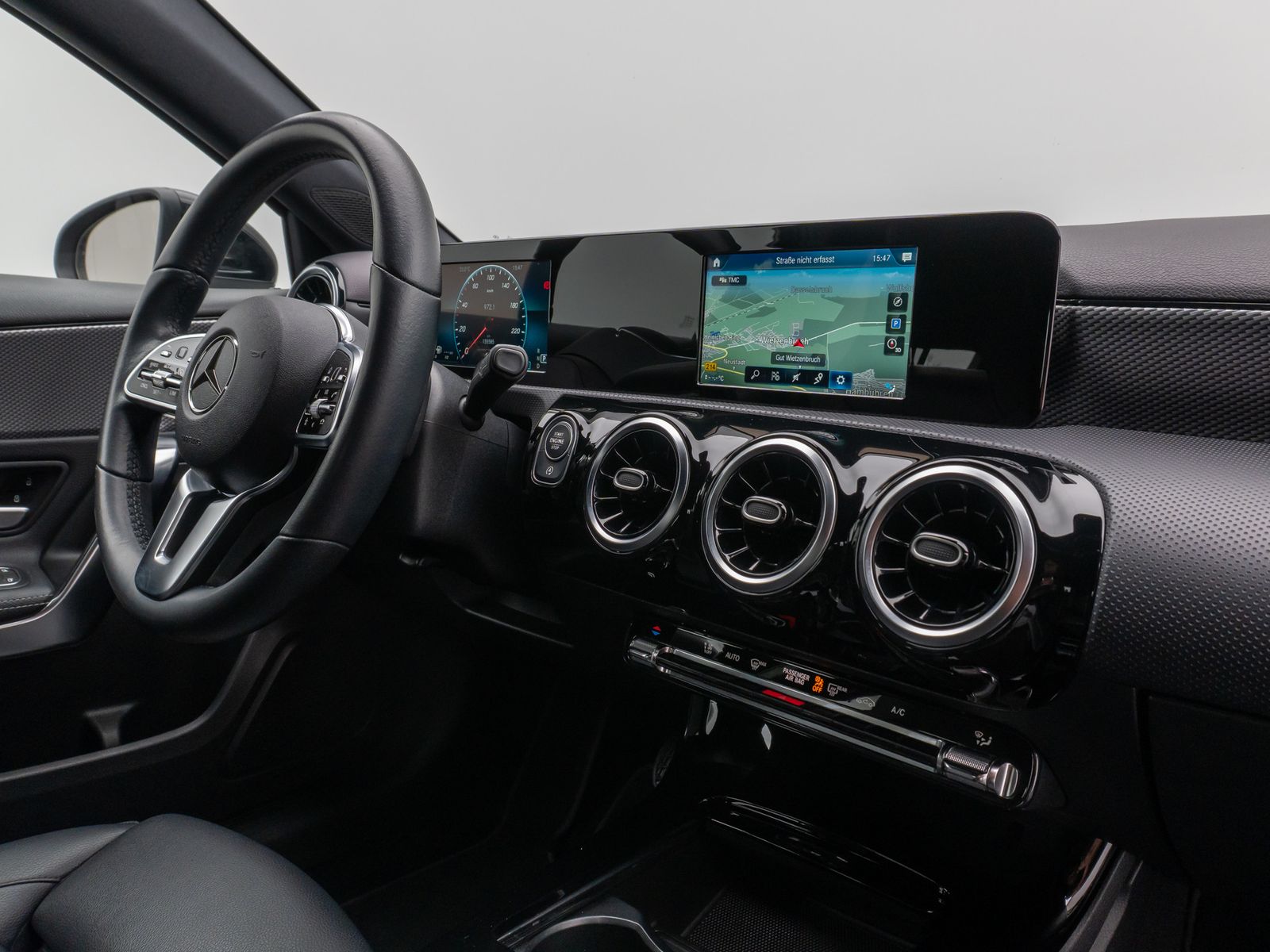 Fahrzeugabbildung Mercedes-Benz A 200 Navi PDC LED Sitzhzg Tempomat Sport 8fach