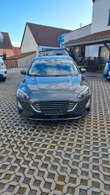 Ford Focus Turnier Titanium - Ford Focus Titanium mit Hybrid-Antrieb (Benzin/Elektro)