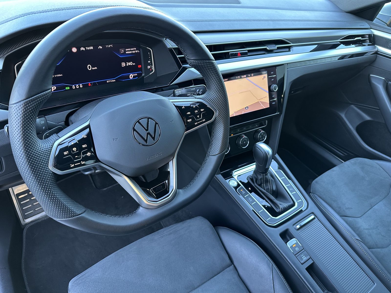Fahrzeugabbildung Volkswagen Arteon 2.0 TDI DSG R-Line NAV+LED+ACC+V-COCKPIT