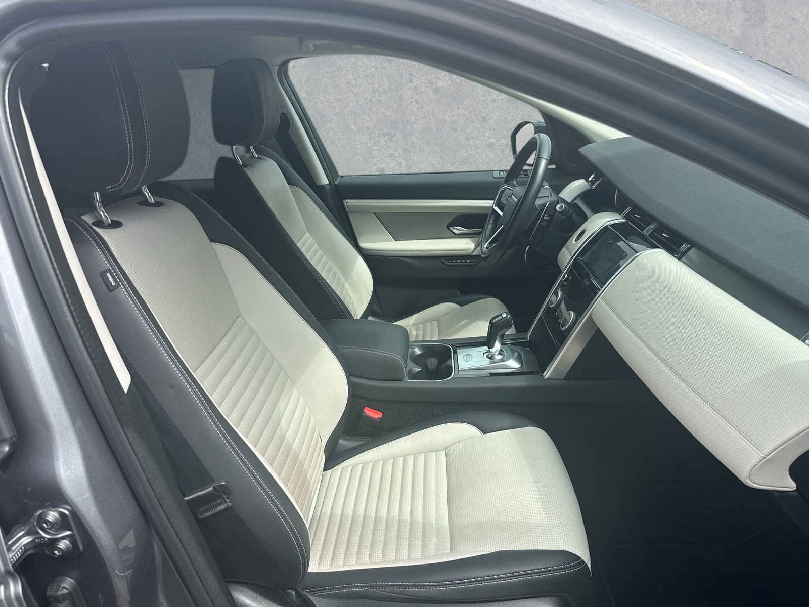 Fahrzeugabbildung Land Rover Discovery Sport P200 R-Dynamic SE