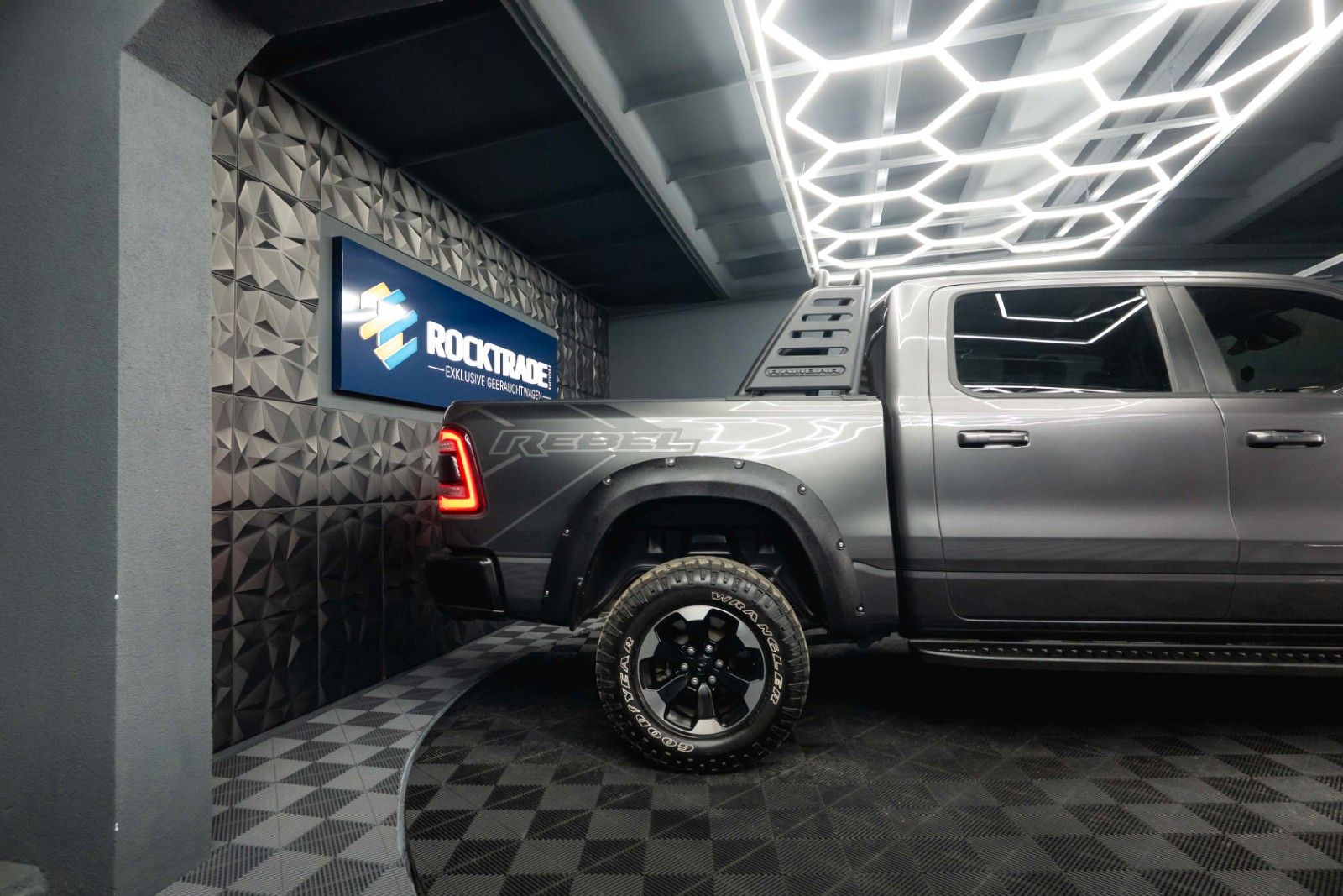 Fahrzeugabbildung Dodge RAM 3.0 V6 EcoDiesel 4x4 REBEL OFFROAD AXLE LOCK