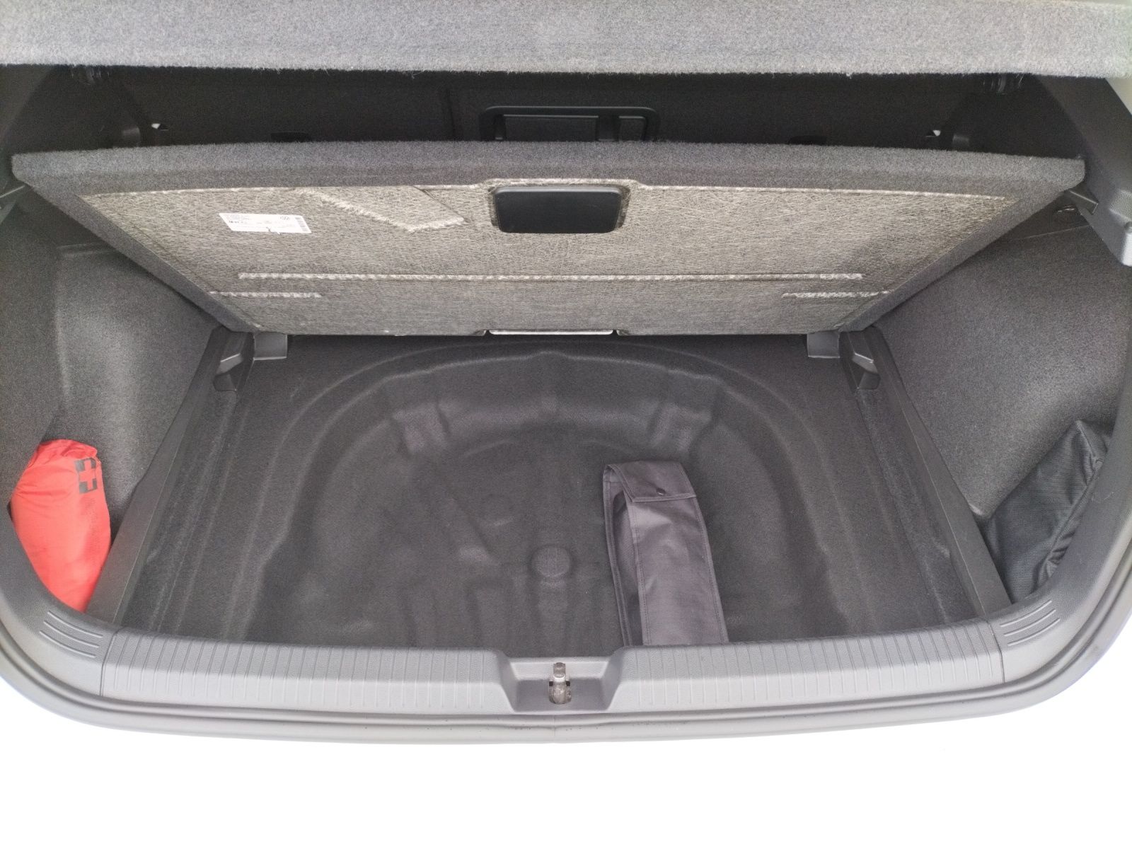 Fahrzeugabbildung Volkswagen Golf VIII TDI Life DSG LED Navi AID ACC PDC SH