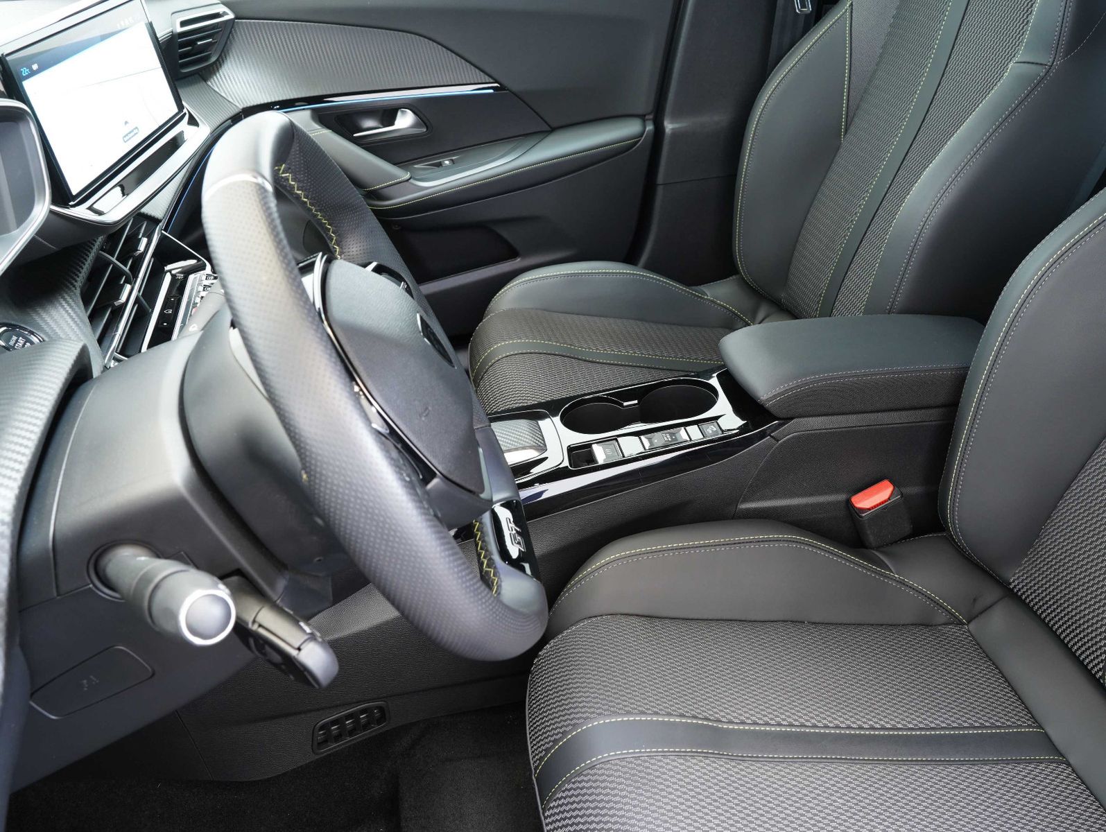 Fahrzeugabbildung Peugeot 2008 e- GT 11KW/LED/NAVI/360°/SOH