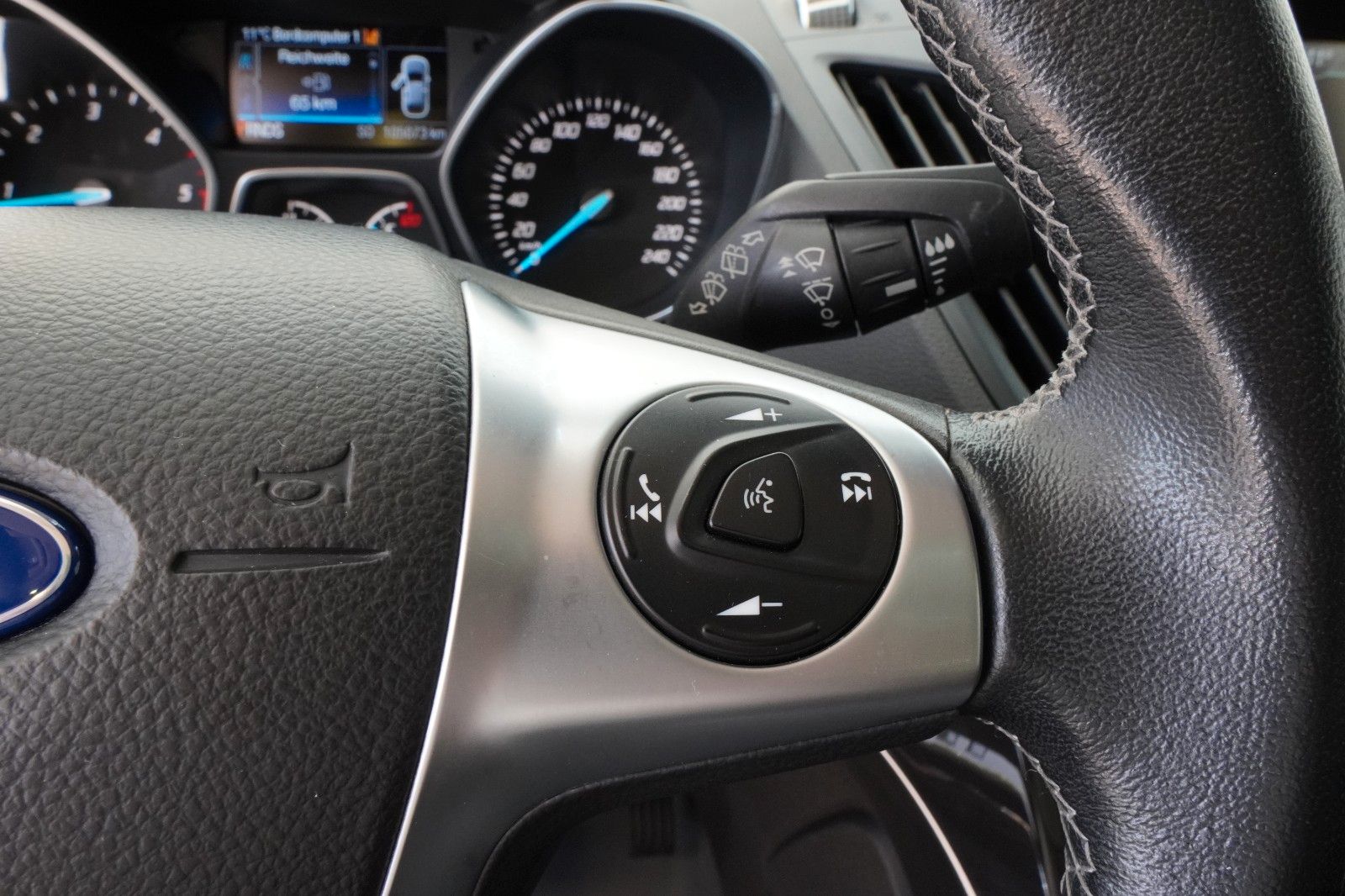 Fahrzeugabbildung Ford Kuga Individual *1.Hand*Autom.*Navi*Leder*Kamera