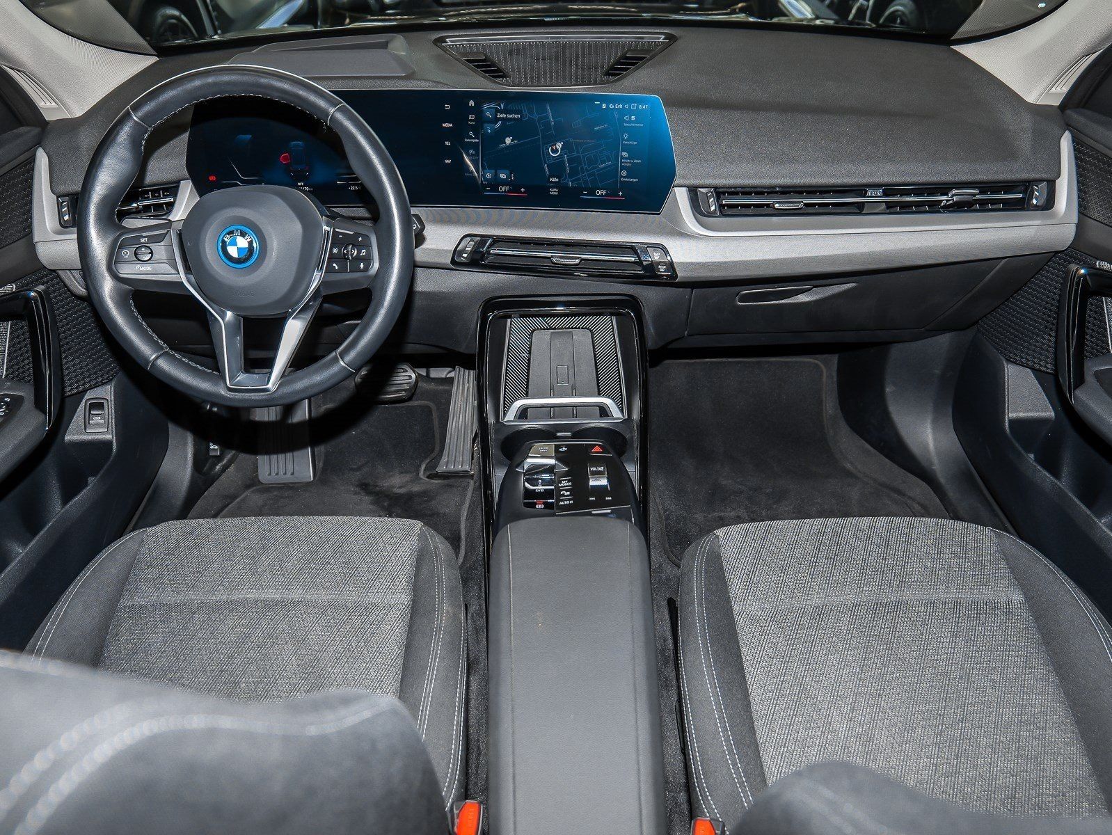 BMW iX1 xDrive30 HUD RFK NAVI Standh. LED PDC V H foto 3