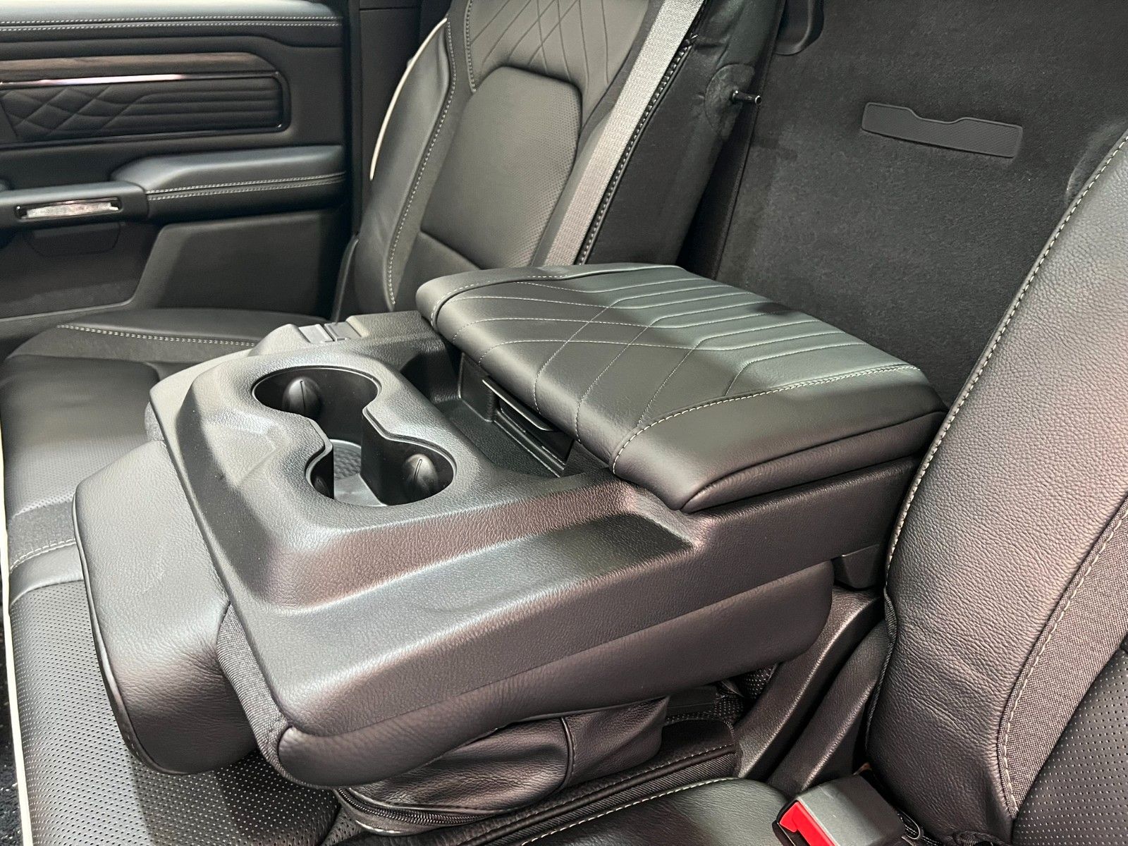 Fahrzeugabbildung Dodge RAM 1500 Limited Night  H/O 3.0L / MFT