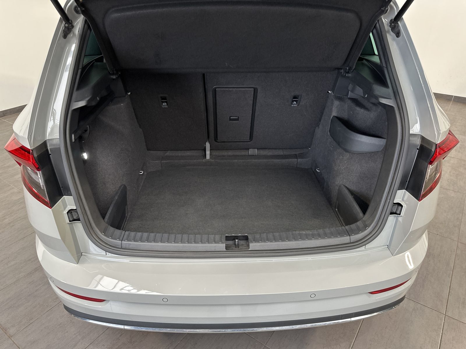 Fahrzeugabbildung SKODA Karoq 1.5 TSI Sportline NAV+LED+CARPLAY+TEMPOMAT