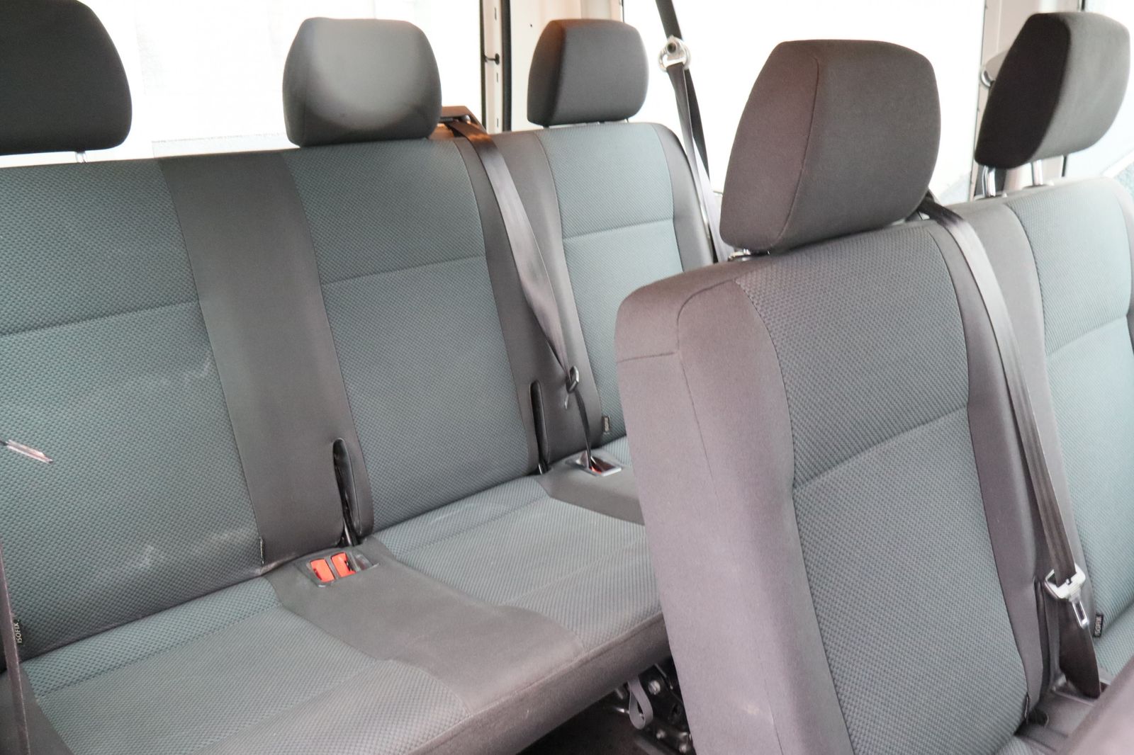 Fahrzeugabbildung Volkswagen T6 Kombi Kombi 2.0 TDI DSG 9-Sitzer BLUETOOTH+AH