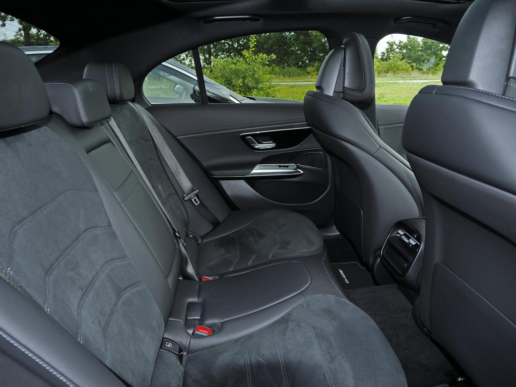 Mercedes-Benz E 200 AMG NIGHT SHZ DISTRONIC PONORAMA 360°