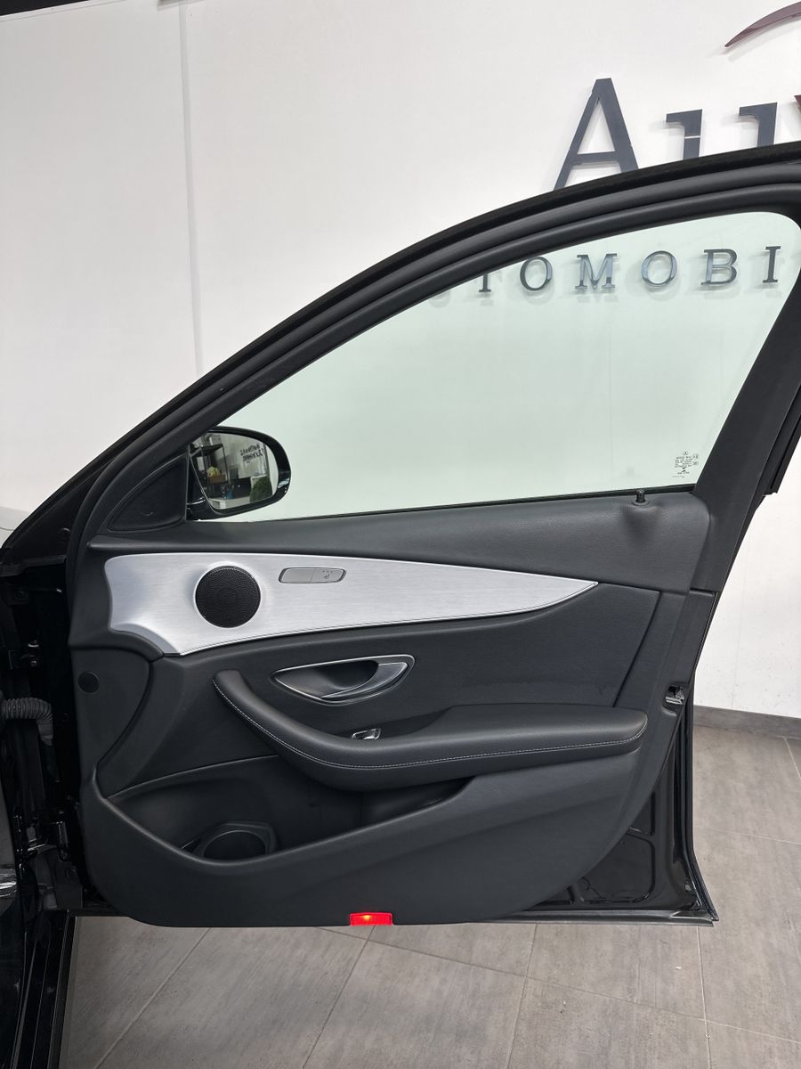 Fahrzeugabbildung Mercedes-Benz E 300e T Avantgarde NAV+LED+KAMERA+SHZ+VCOCKPIT