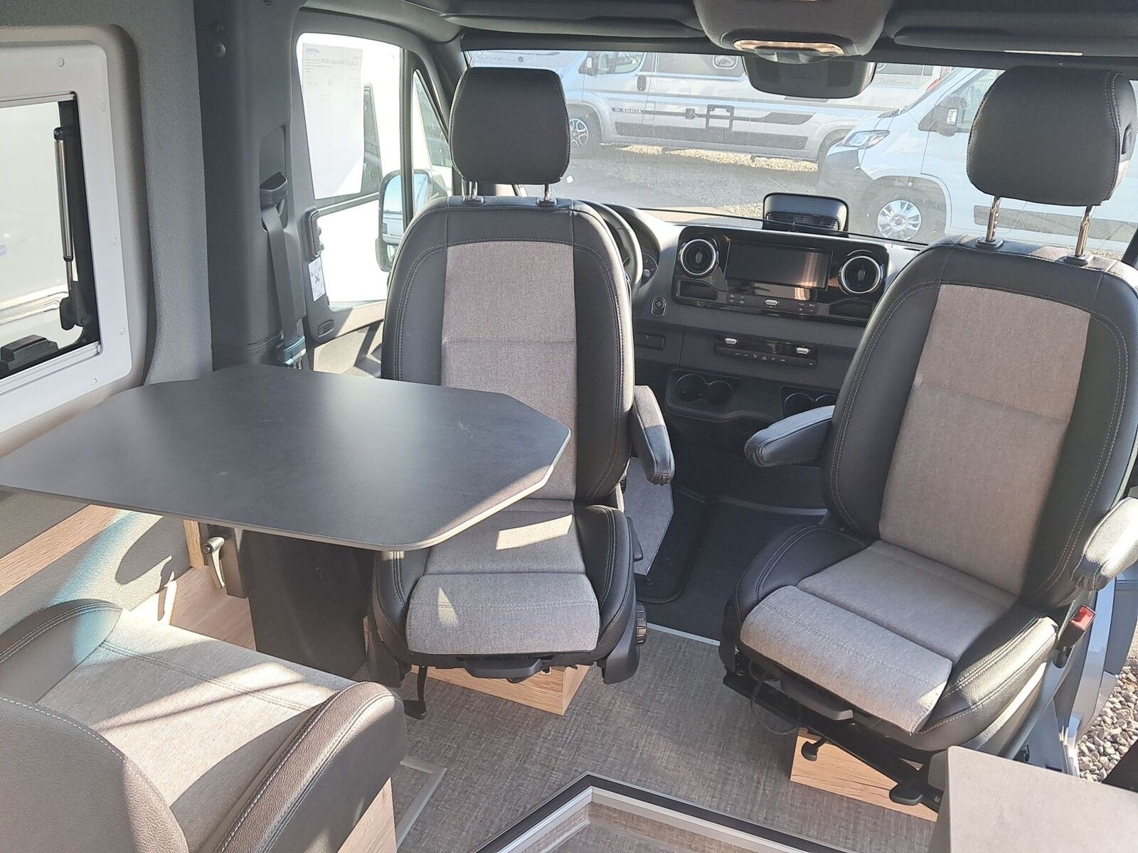 Fahrzeugabbildung Pössl Roadstar X Mercedes 190 PS Solar, Dachklima,