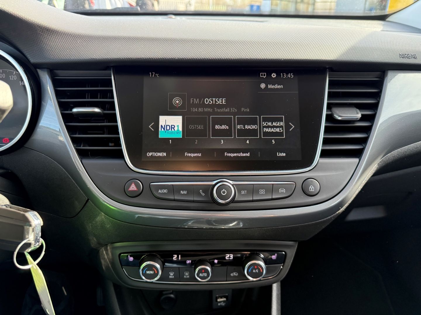 Fahrzeugabbildung Opel Crossland Elegance 1.2 Sitzheizung+Lenkradheizun