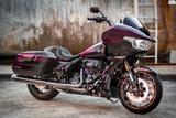 Harley-Davidson FLTRXSE CVO Road Glide-121-Poison Berry-im Store - Harley-Davidson Motorräder in Köln