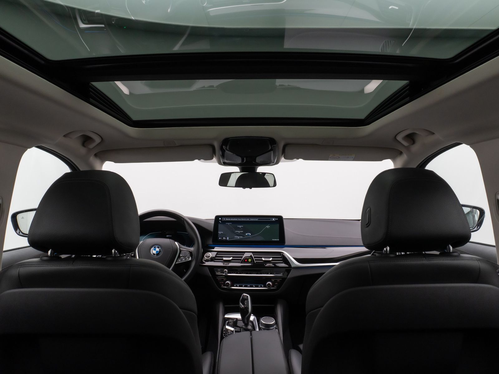 Fahrzeugabbildung BMW 530e Luxury Line Panorama Kamera HUD DAB 4xKlima
