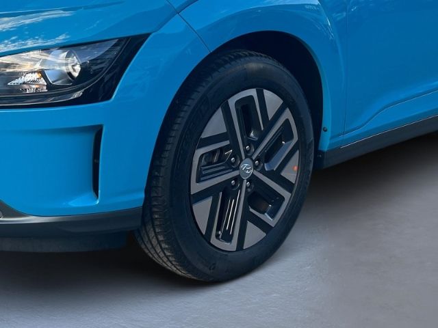Fahrzeugabbildung Hyundai KONA Select Elektro 11KW OBC ACC Apple CarPlay A