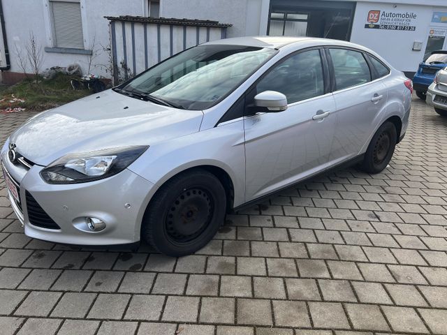 Ford Focus Lim. Titanium TEMPOMAT SITZHEIZUG PARK