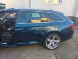 Skoda Superb 2.0 TDI SCR 140kW DSG Style Combi Style - Skoda Superb aus 2016 mit Diesel-Antrieb: Kombi, 2.0