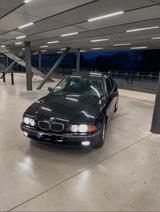BMW e39 520i cosmosschwarz - BMW 520 aus 2000: 520i