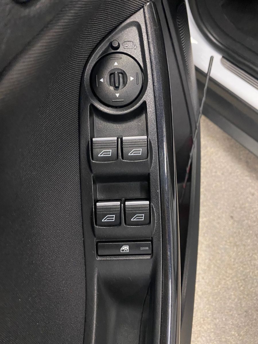 Fahrzeugabbildung Ford Focus 1.0 EcoBoost Titanium+NAVI+TELEFON+ALU+BC+