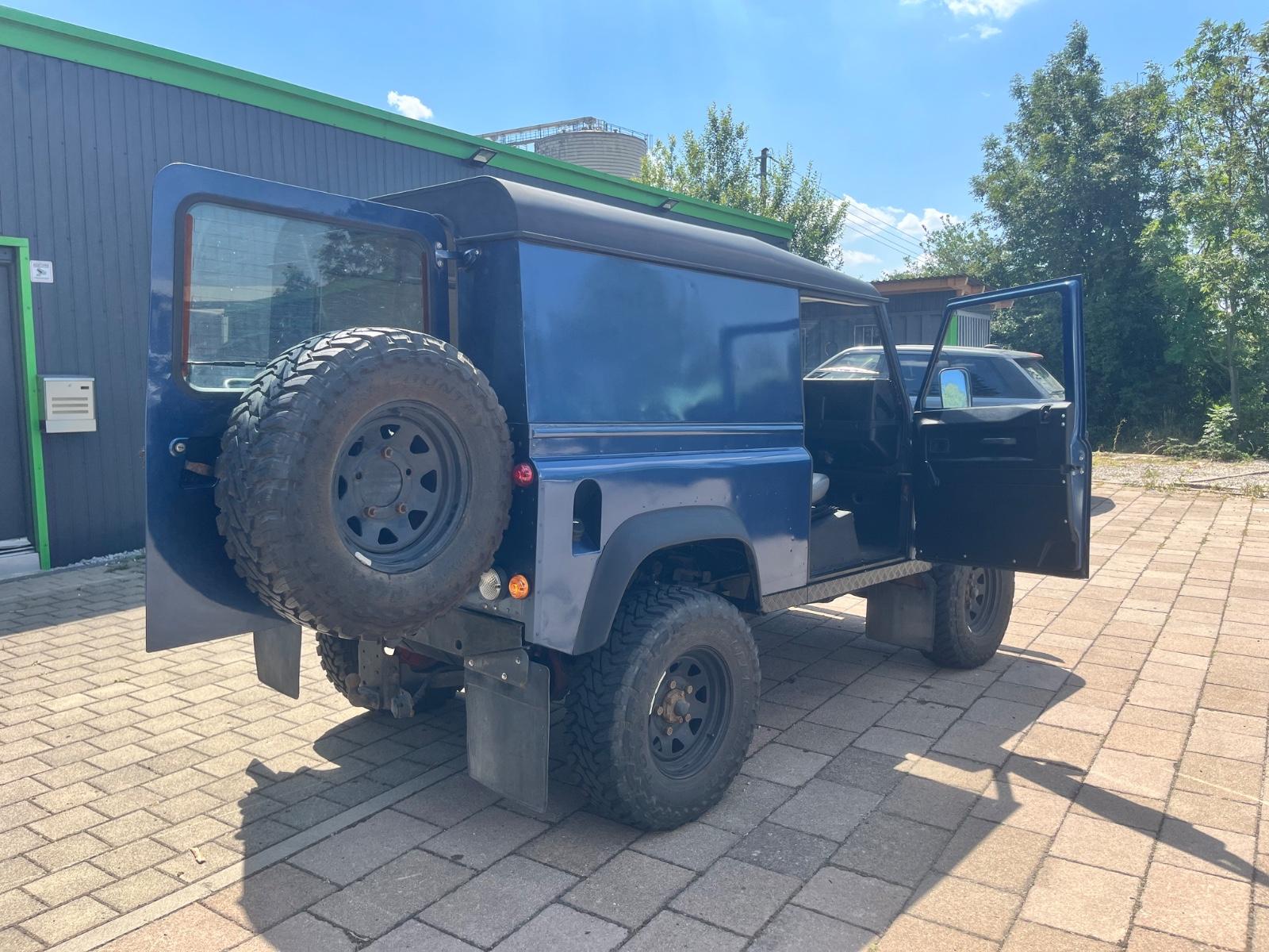 Land Rover Defender 2.5 TD5 90 E 122ch - Empattement court - CT récent - Carnet entretien - Attelage