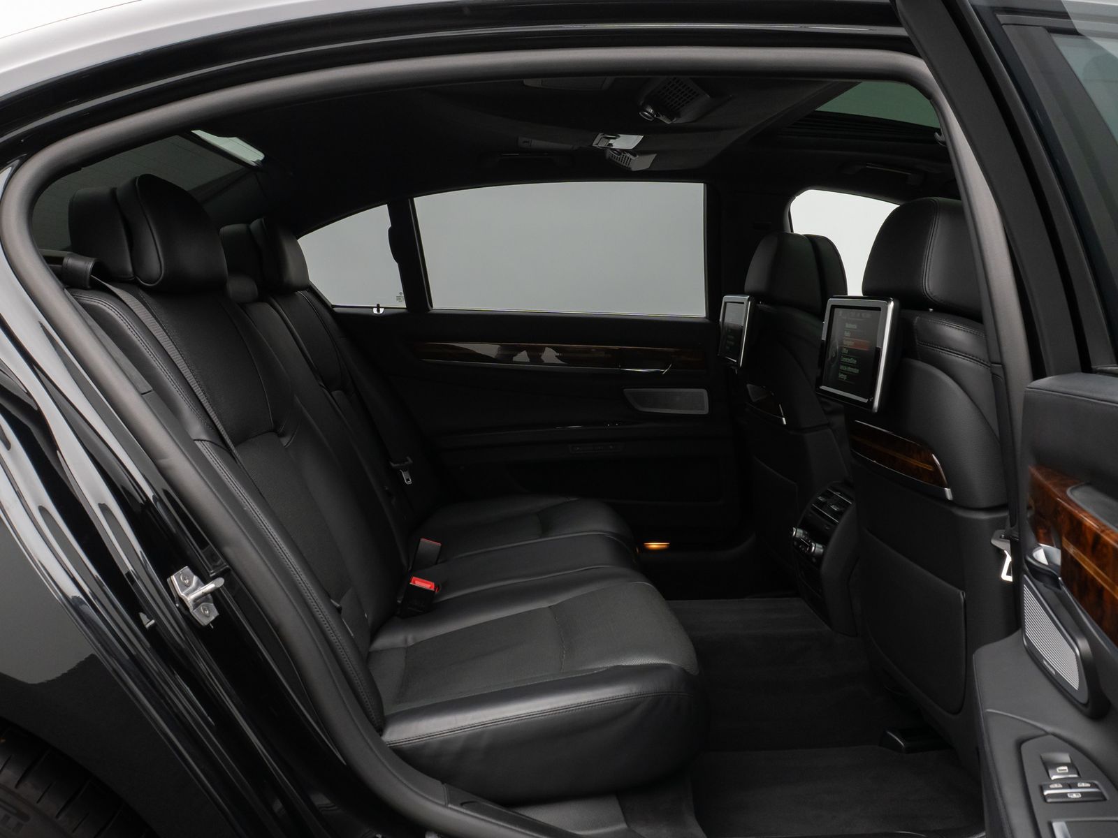 Fahrzeugabbildung BMW 760 Li M Sport Glasdach B&O HUD SoftCl NightVisi