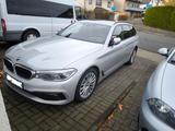 BMW 520d Touring A x Drive  - silberne BMW 520
