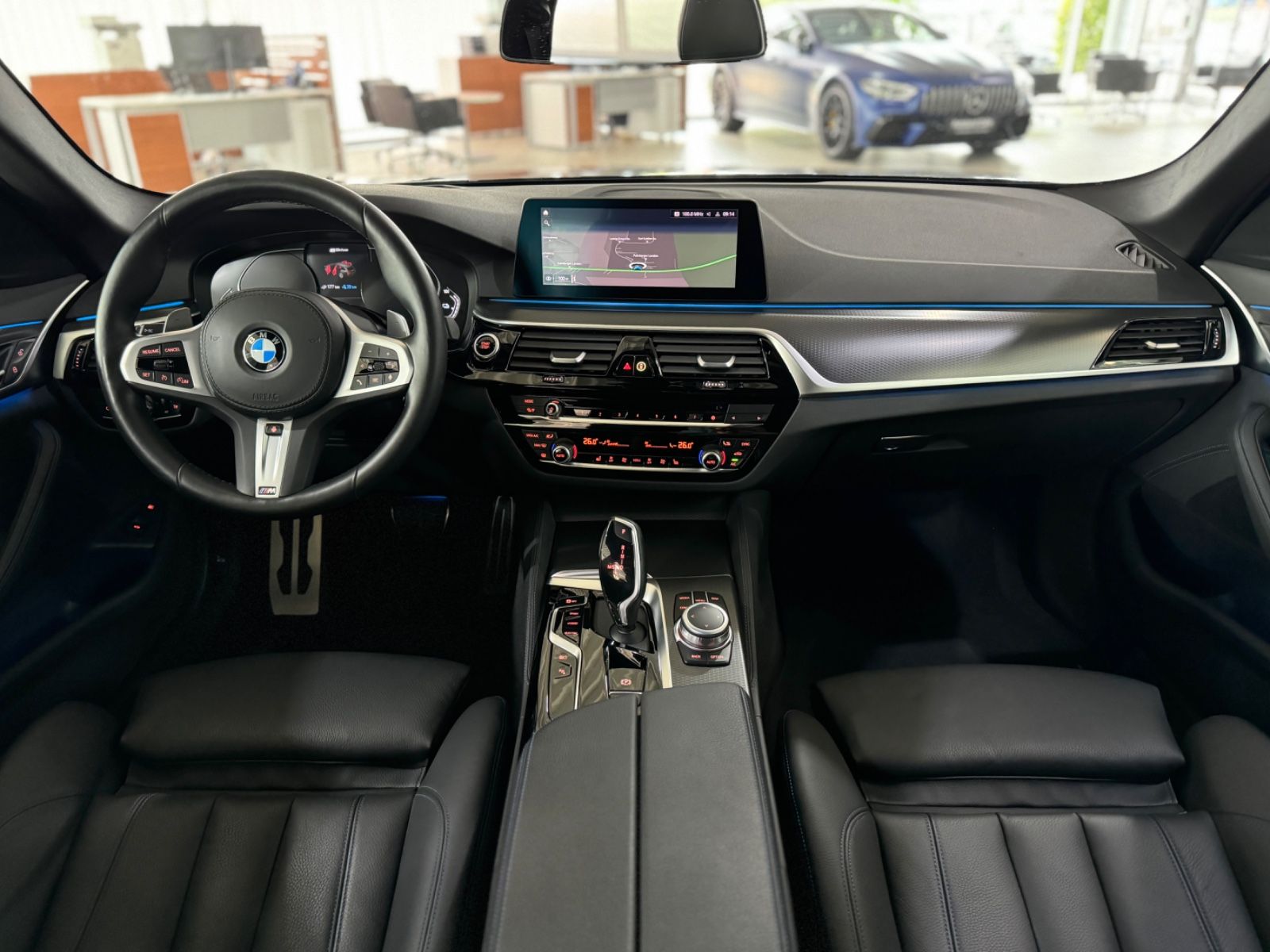 Fahrzeugabbildung BMW 530e xD M Sport Kamera HUD DAB Alarm DispKey AHK