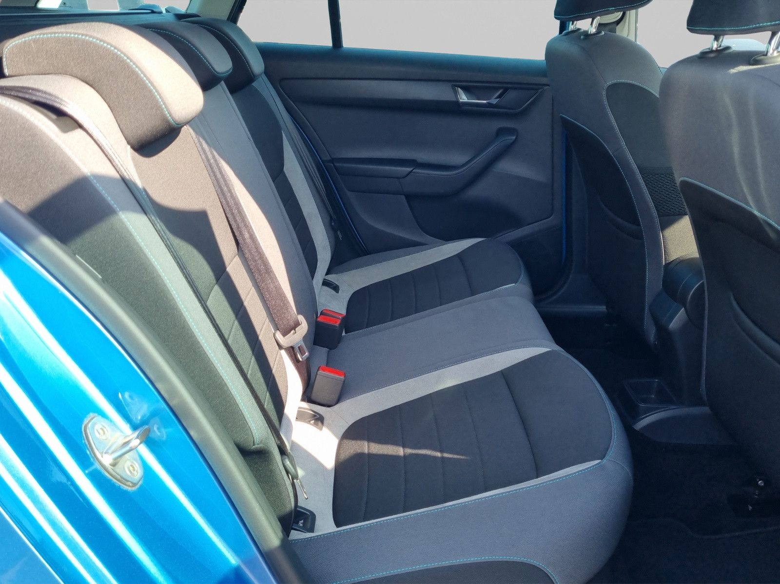 Fahrzeugabbildung SKODA Fabia Combi Joy 1,2 TSI DSG Navi GRA PDC