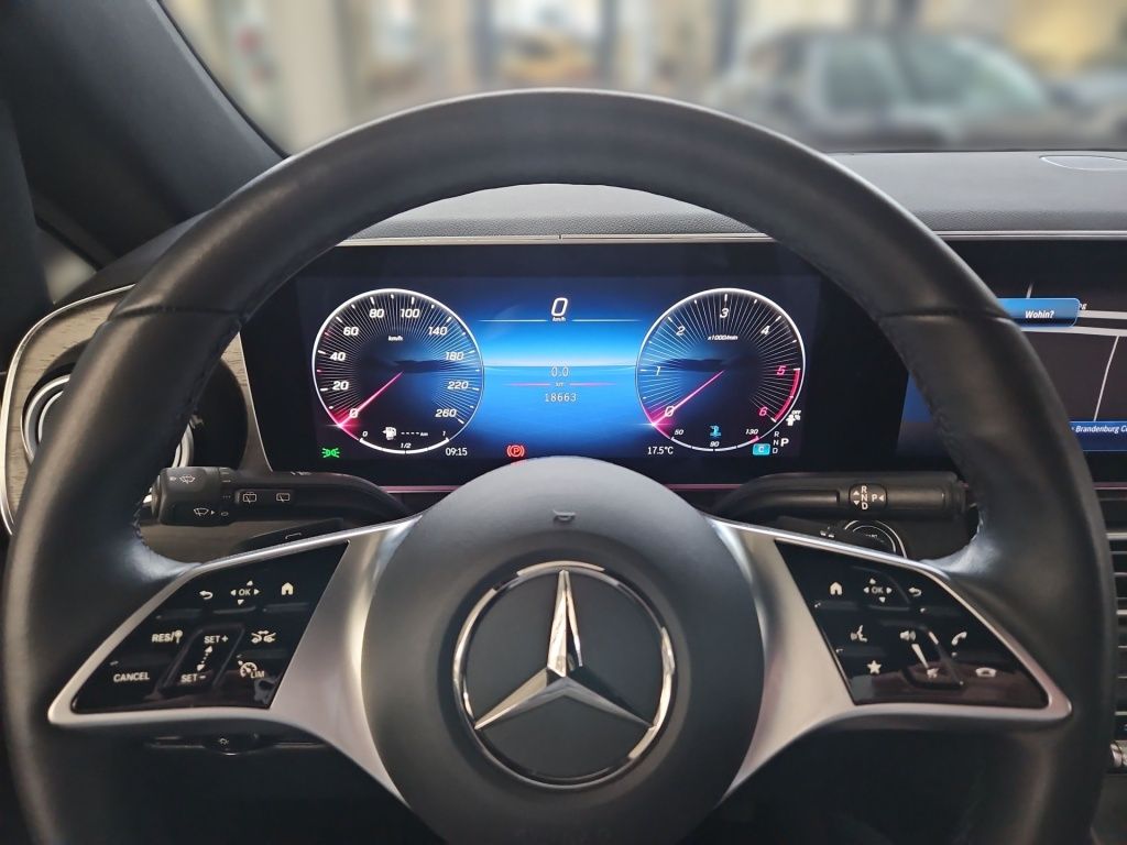 Fahrzeugabbildung Mercedes-Benz V 300 AVG extralang 4x4 7 Sitze 2,5t AHK Sound