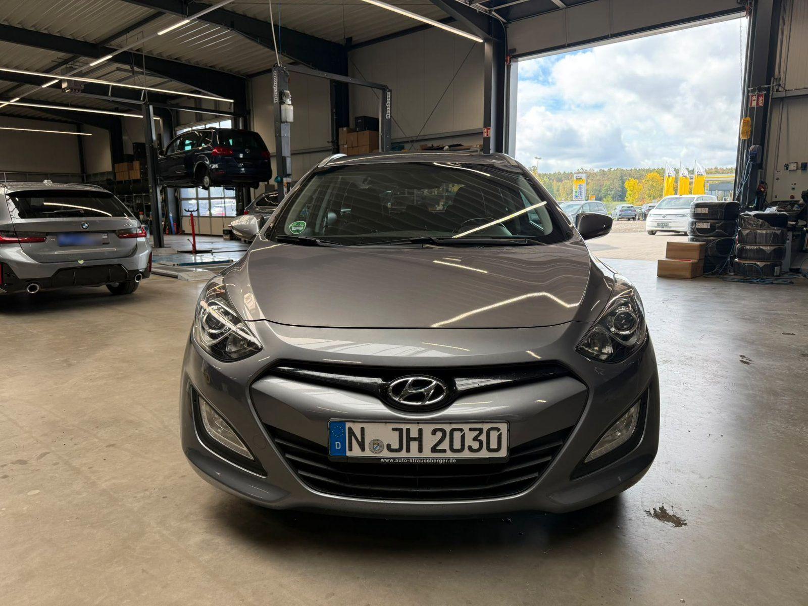 Hyundai i30 2013 — rear view