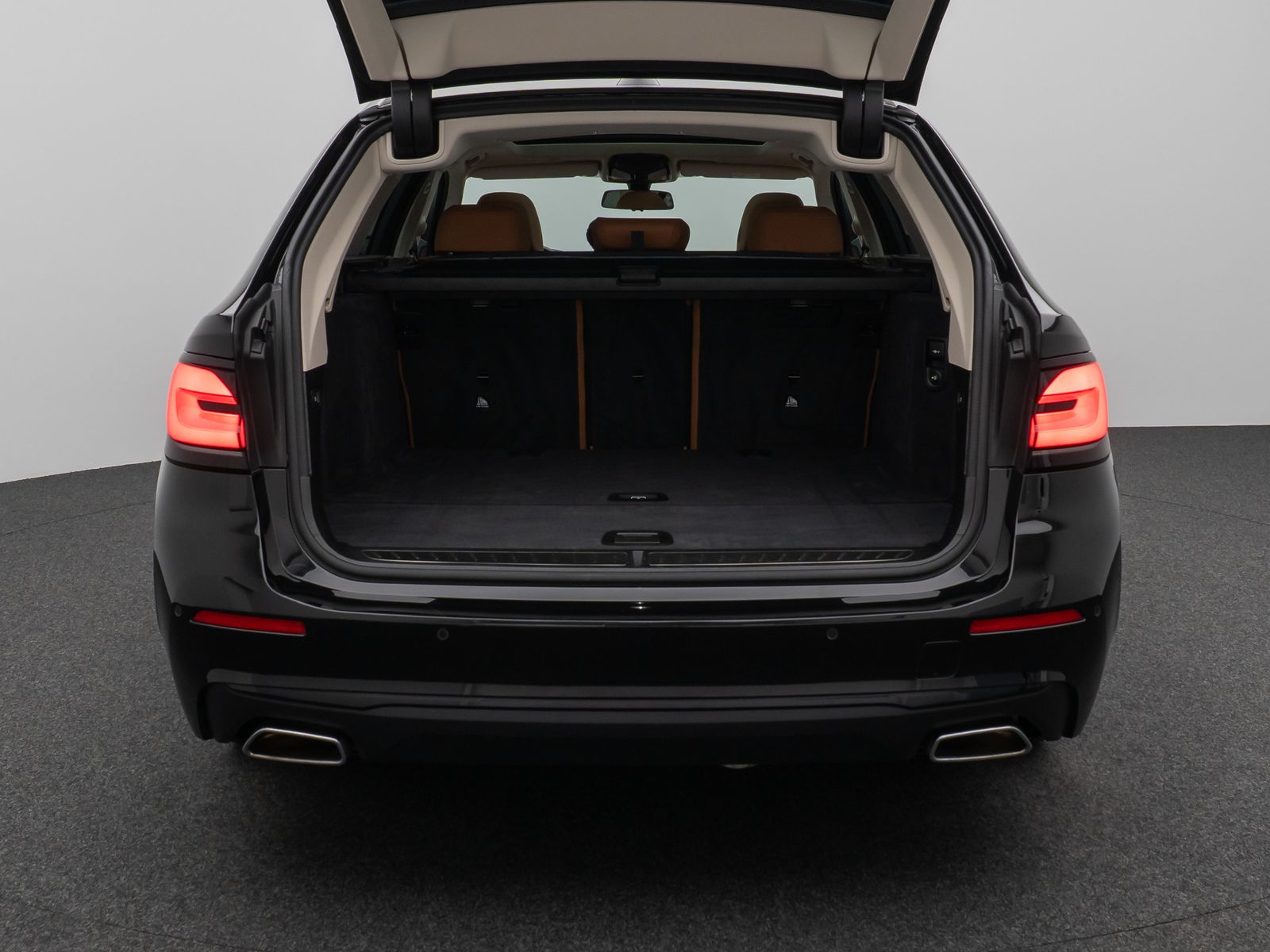 Fahrzeugabbildung BMW 520d Panorama Kamera DAB HiFi AHK M Sport Alarm