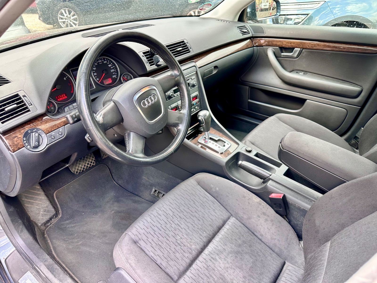 Fahrzeugabbildung Audi A4 163 PS Limousine *PDC+Automatik+Schiebedach*
