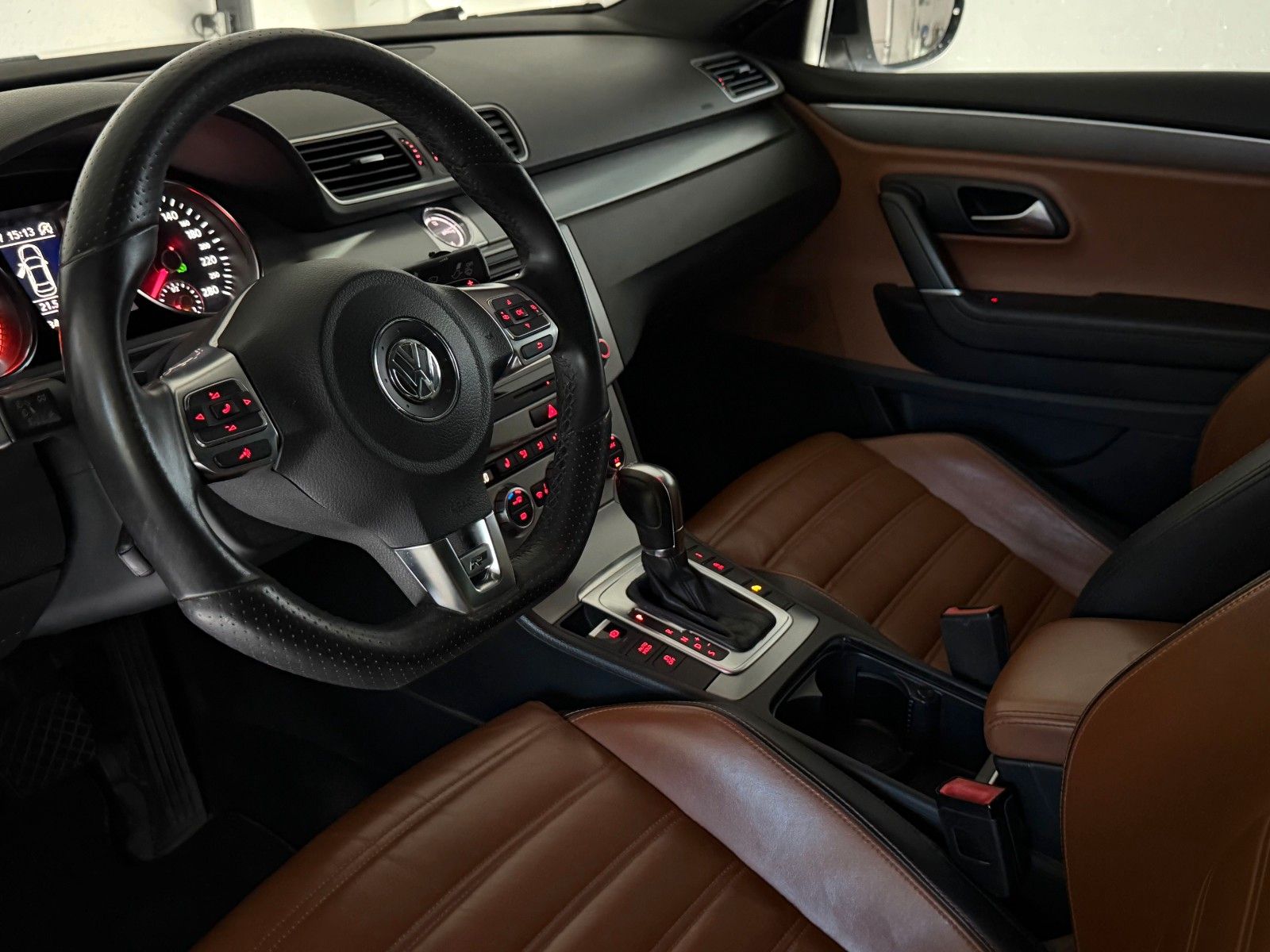 Fahrzeugabbildung Volkswagen CC R-LINE/SHZ/KLIMAUT./XENON/PANORAMADACH
