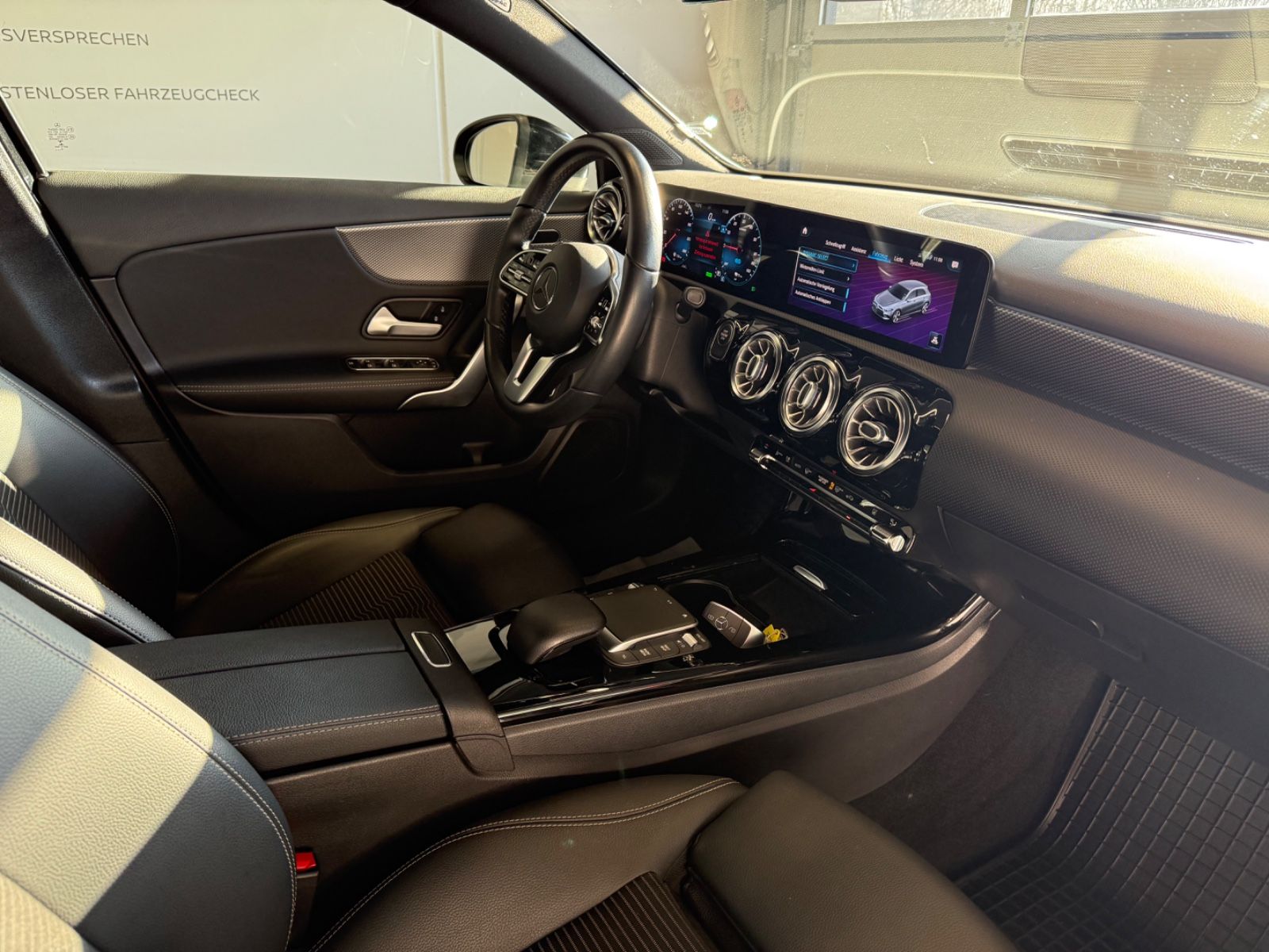 Fahrzeugabbildung Mercedes-Benz A 250 e Progressive DAB Licht- u. Sicht-Paket