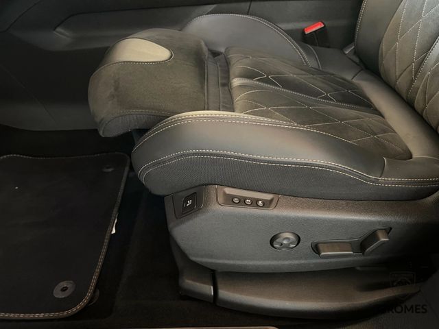 Fahrzeugabbildung Peugeot 3008 GT AHK Elektr.Heckklappe Navi DAB