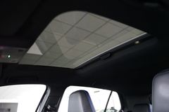VW Golf R 4Motion | Matrix | Pano | DCC | 270 km/h VW Golf R 4Motion | Matrix | Pano | DCC | 270 km/h